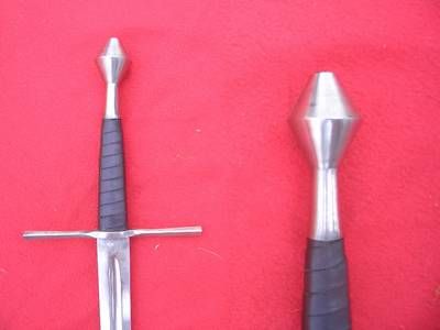 Anderthalbhand-Schwert mit rhombischem Pilzknauf und gerade Parierstange